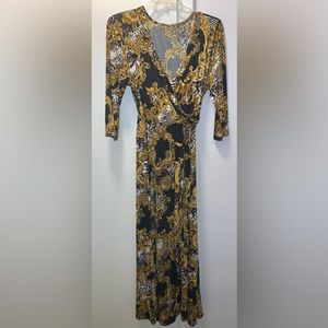 Maxi dress. Sash tie waist. 3/4 sleeve.